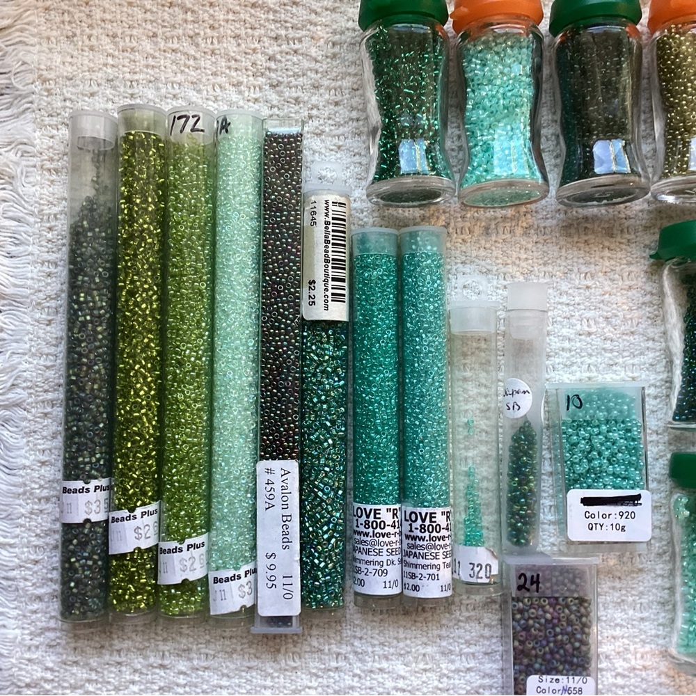 Seed beads size 11 Green - Picture 2 of 3